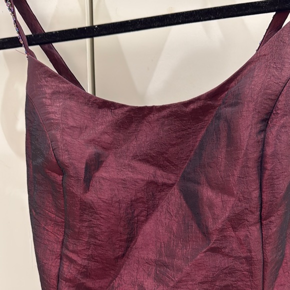 Elegant Burgundy Evening Gown - Picture 4 of 4